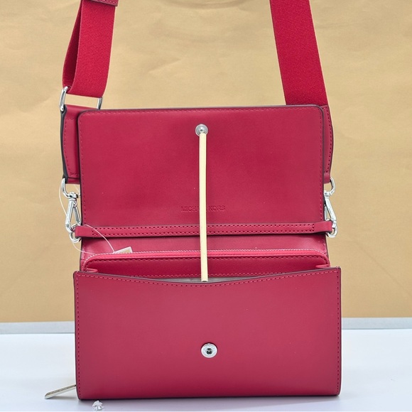 Michael Kors Fuchsia Jet Set Crossbody - Picture 9 of 16